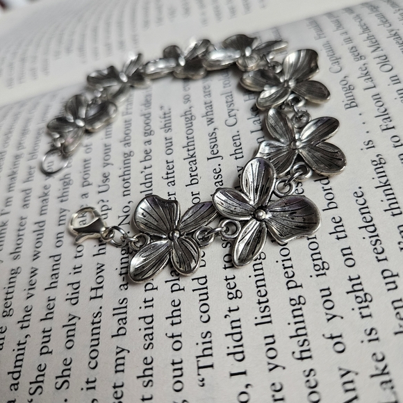 Silver Floral Bracelet - Picture 7 of 7